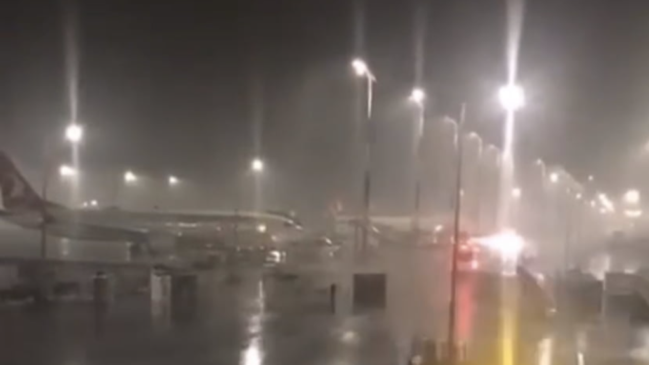 Antalya Havalimanı'nda Seferler Durdu