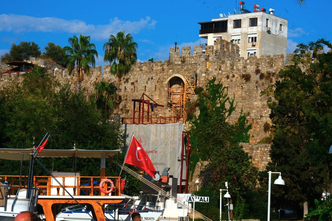 Yıkılan Antalya Kalesi’nin surları için geri sayım başladı!