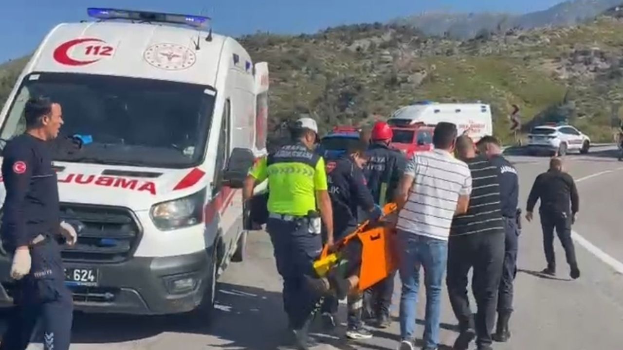 Antalya Karayolunda Tır Devrildi Mangal Keyfi Değil, Can Pazarı Yaşandı!12 (3)