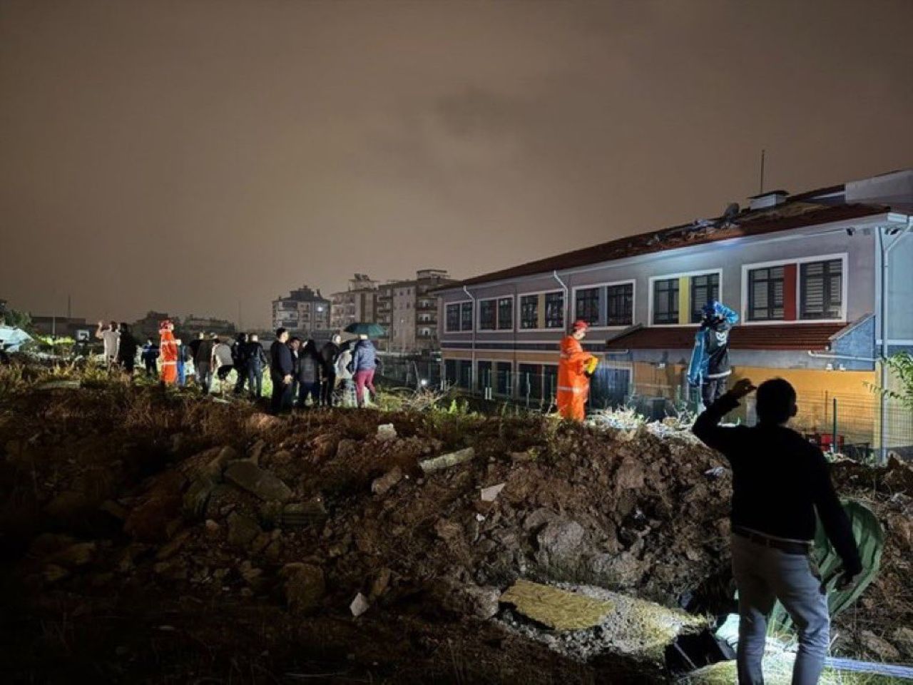 Antalya’da Hortum Faciası! 4 Işçi Hayatını Kaybetti (1)