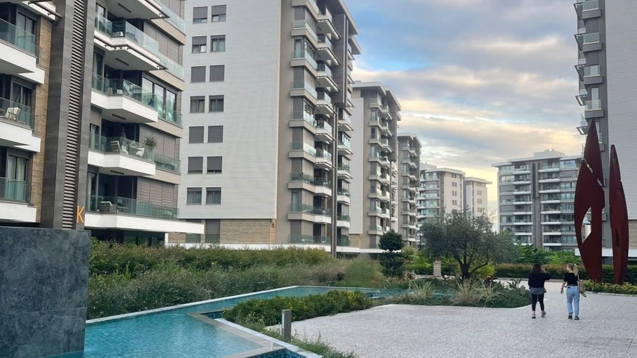 Antalya'da Sitede Pompalı Dehşeti! Çocuklar Dışarı Çıkamıyor2 (2)