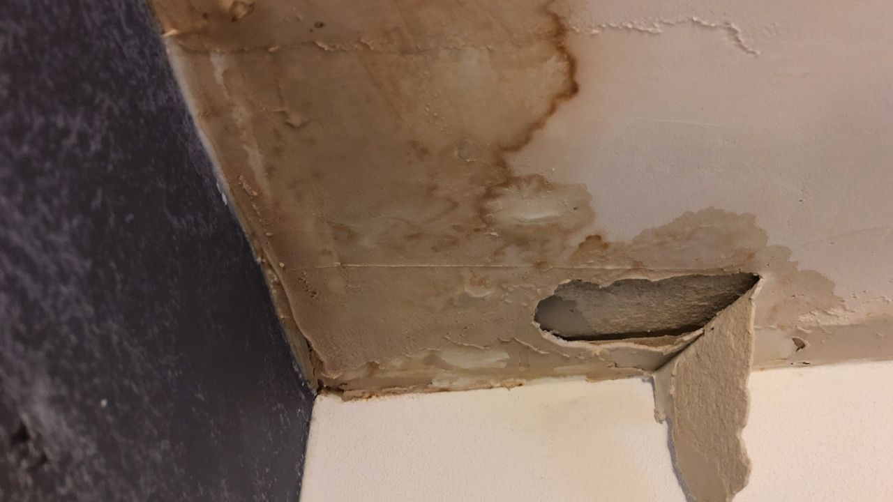 Antalya’da Yağmurda Tavanı Akanlar Dikkat! Zararı Kim Karşılayacak1 (2)