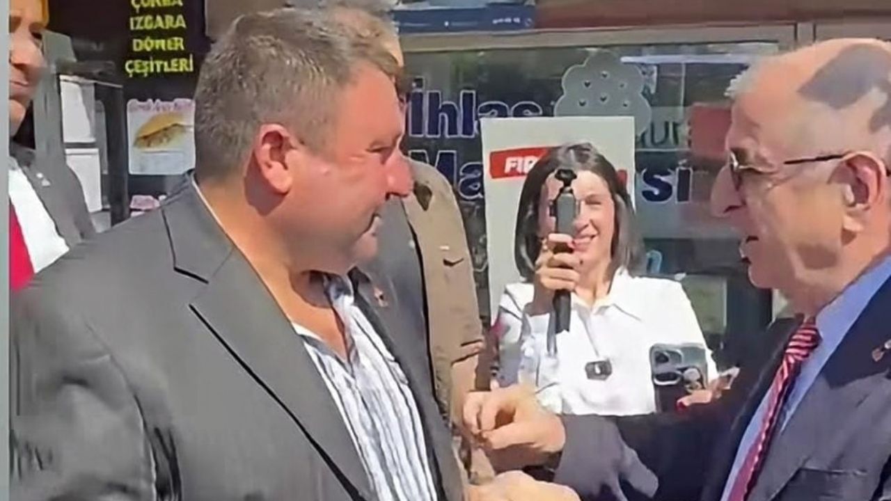 Antalya’da “Zavadanak Bekir” Zafer Partisi’ne Katıldı! Rozet Takma Anı Viral Olduw43 (2)