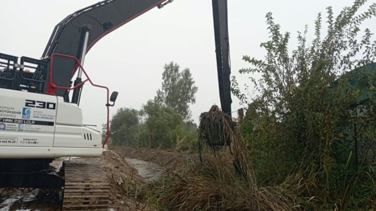 Antalya’yı Kara Bulutlar Kapladı! Tüm Ekipler Sahaya Indi2 (1)