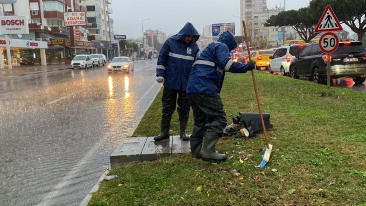 Antalya’yı Kara Bulutlar Kapladı! Tüm Ekipler Sahaya Indi2 (2)