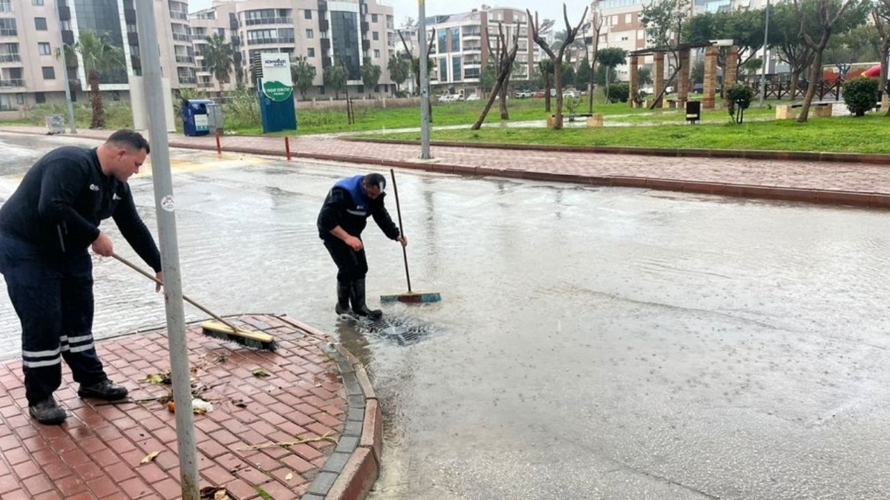 Antalya’yı Kara Bulutlar Kapladı! Tüm Ekipler Sahaya Indi2 (3)