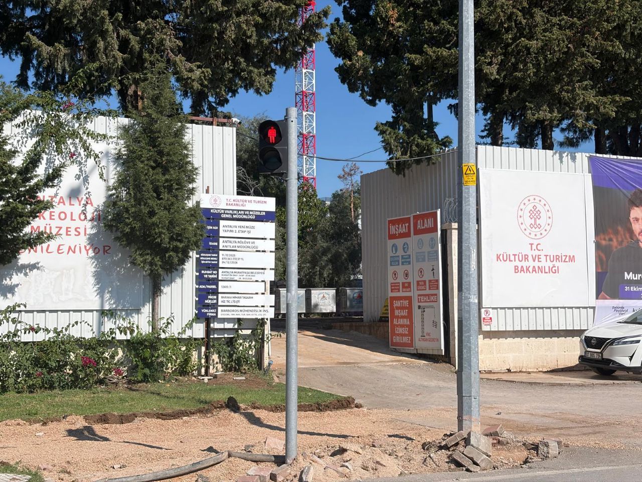 Bakanlık, Antalya Müzesi’ni Reklam Panosuna Çevirdi (1)-1