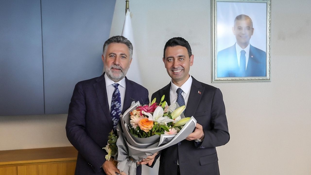 Bayraklı Belediyesi’nde Şok Operasyon! Eski Başkan Da Gözaltına Alındı2 (2)