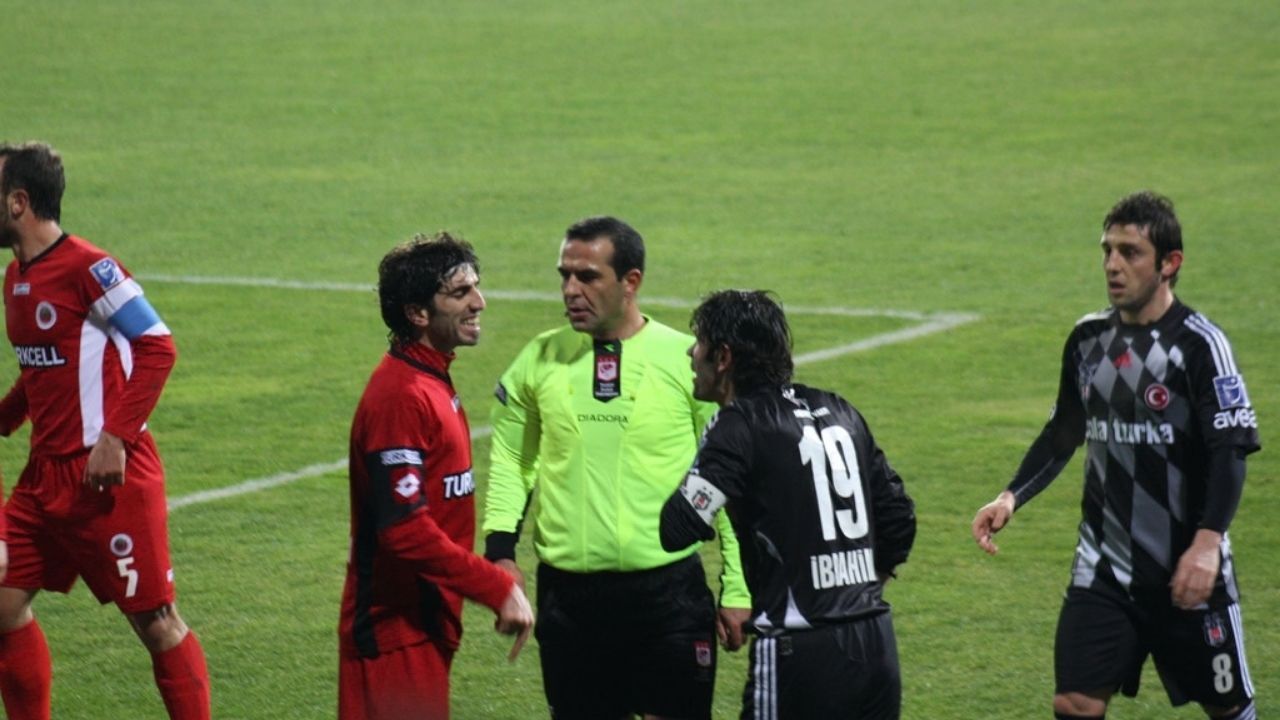 Bünyamin Gezer Kimdir Mhk Başkanlığı Teklifini Neden Reddetti Hakemliği Neden Bıraktı2 (1)