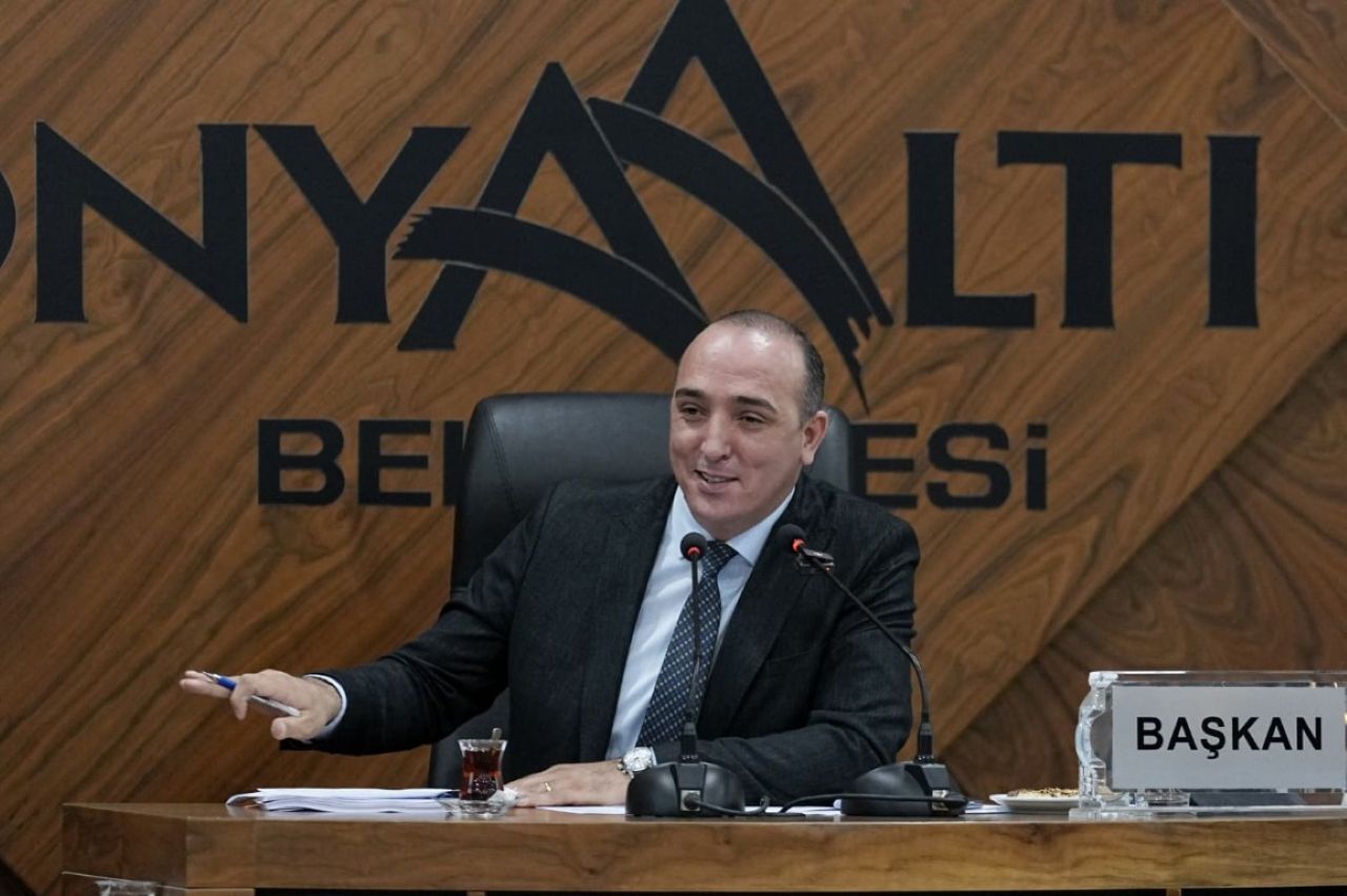 Cem Kotan Bıyıksız Konyaaltı Belediye Başkanı (2)