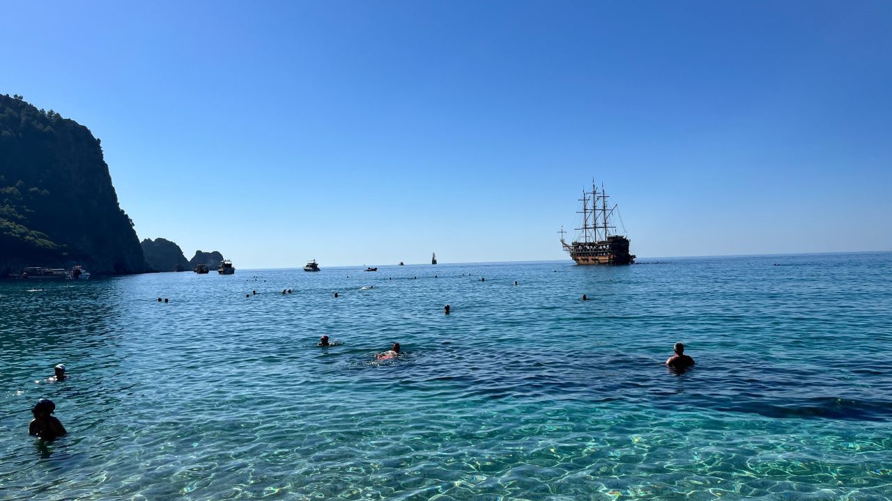 Ekim Bitiyor, Yaz Bitmiyor! Antalya'da Deniz Suyu 25 Derece (2)
