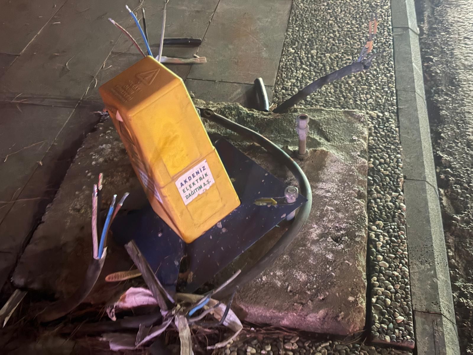 Kaldırım Çalışması Elektrik Kabloları 2