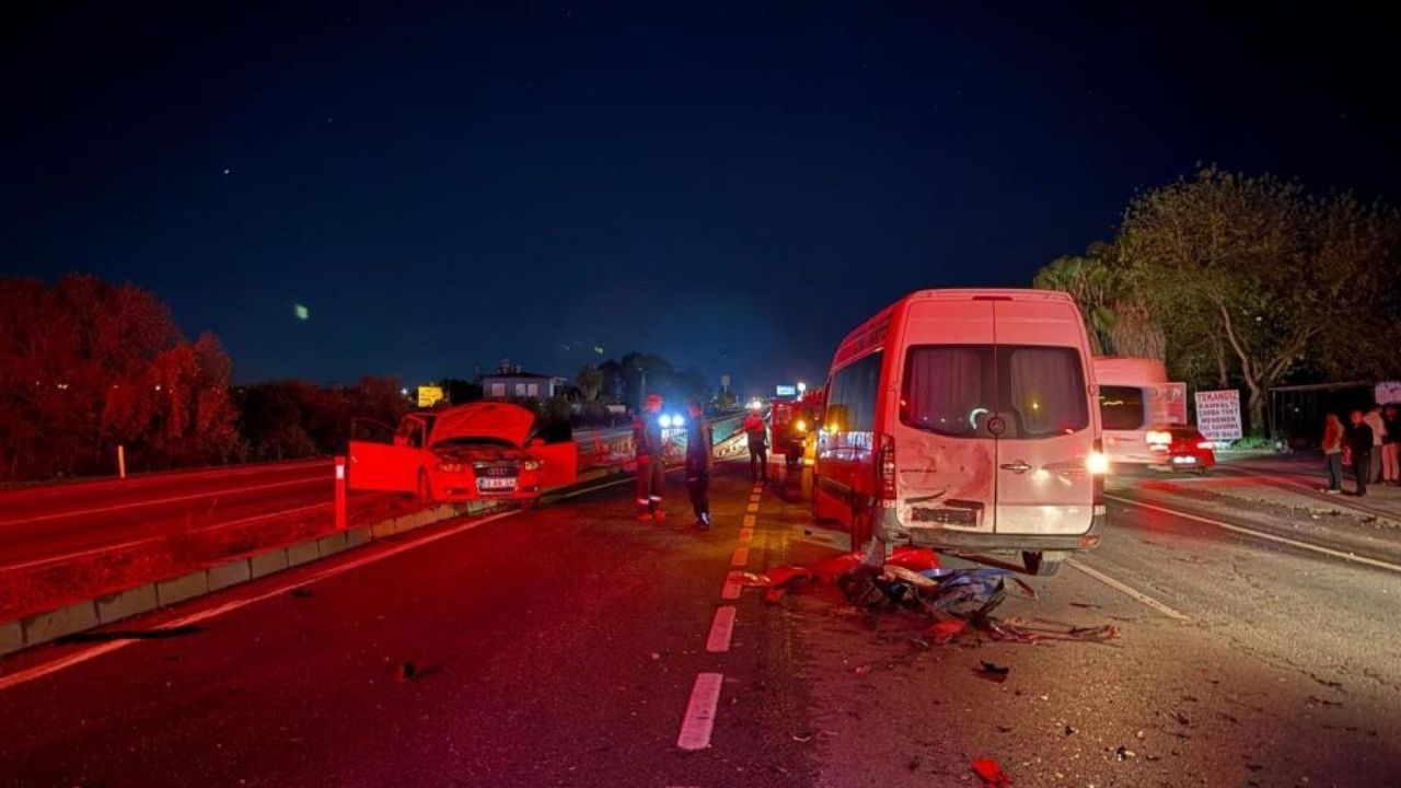 Manavgat Alanya Yolunda Can Pazarı! Herkes Yardıma Koştu2 (1)