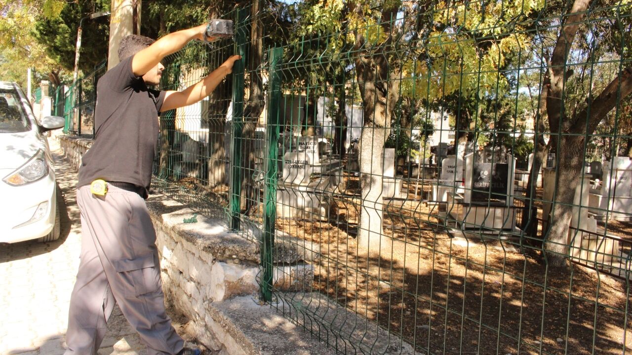 Elmalı Kızıltemeller Mezarlığı’nda güvenlik önlemi