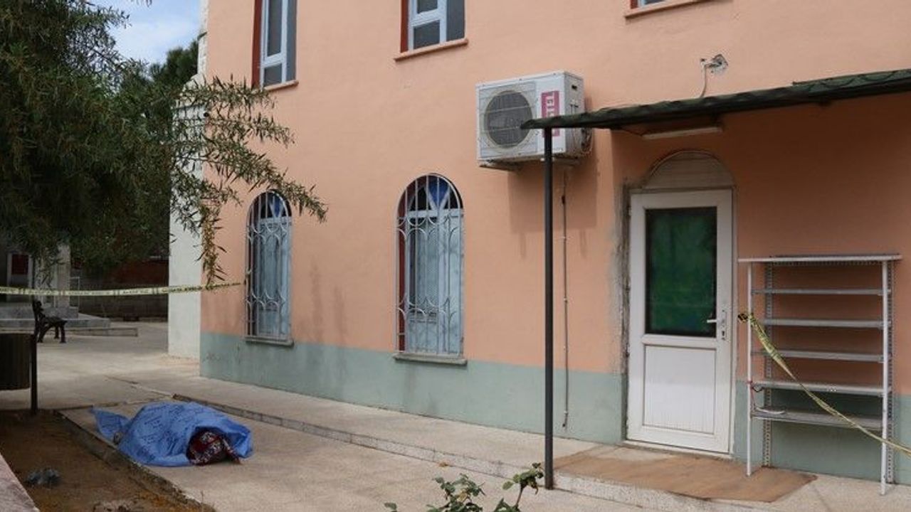 Gönüllü temizlik yaptığı caminin avlusunda öldü
