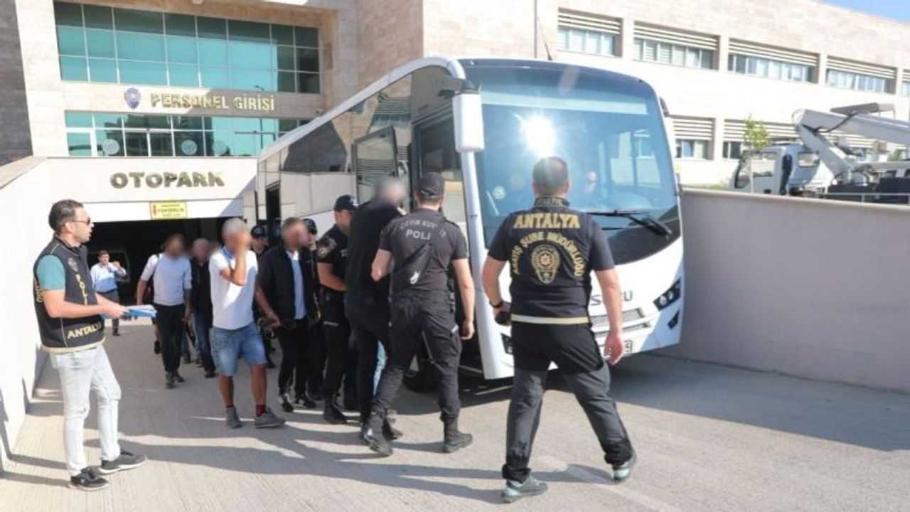 Antalya'da 60 şüpheli yakalandı