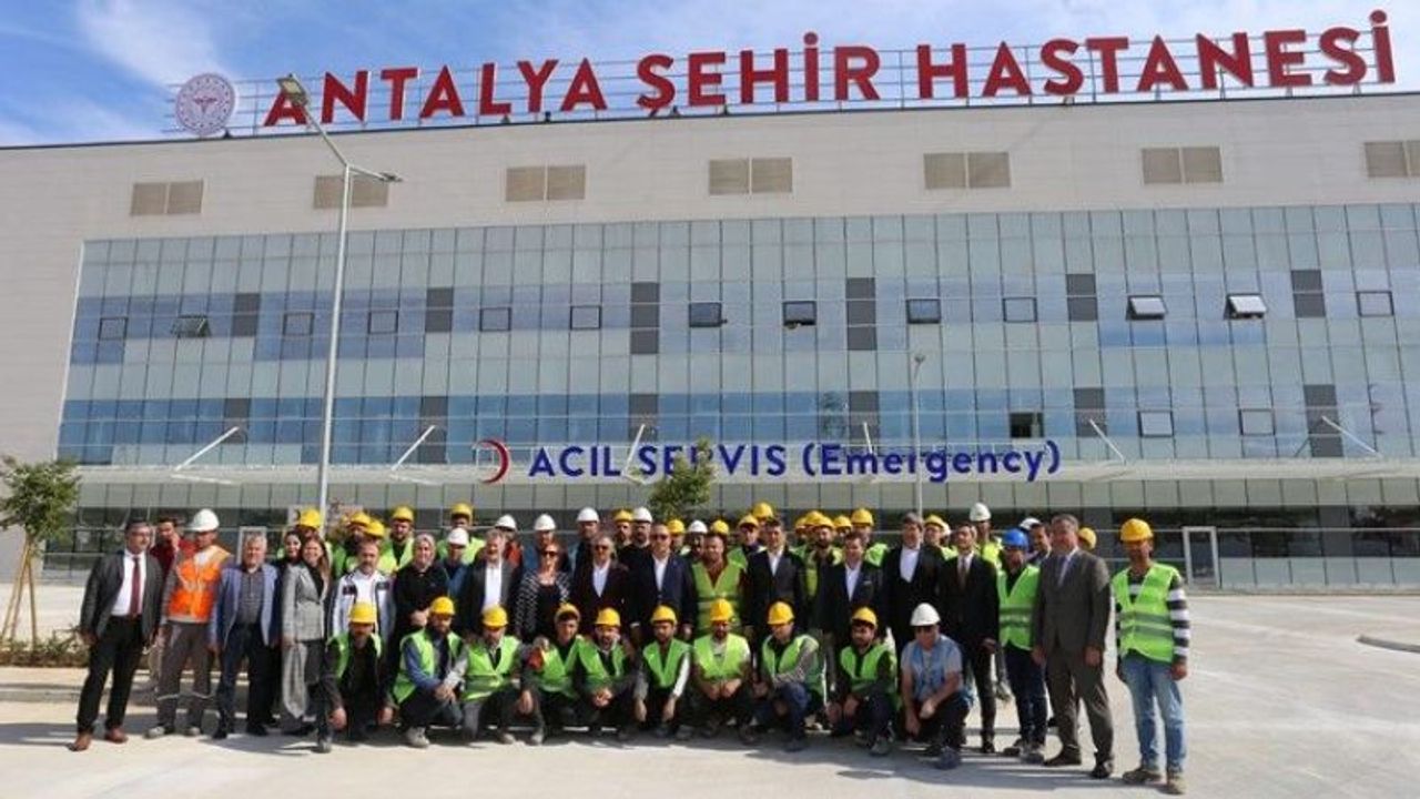 Antalya Şehir Hastanesi, deprem anında 32 santim esneyebilecek