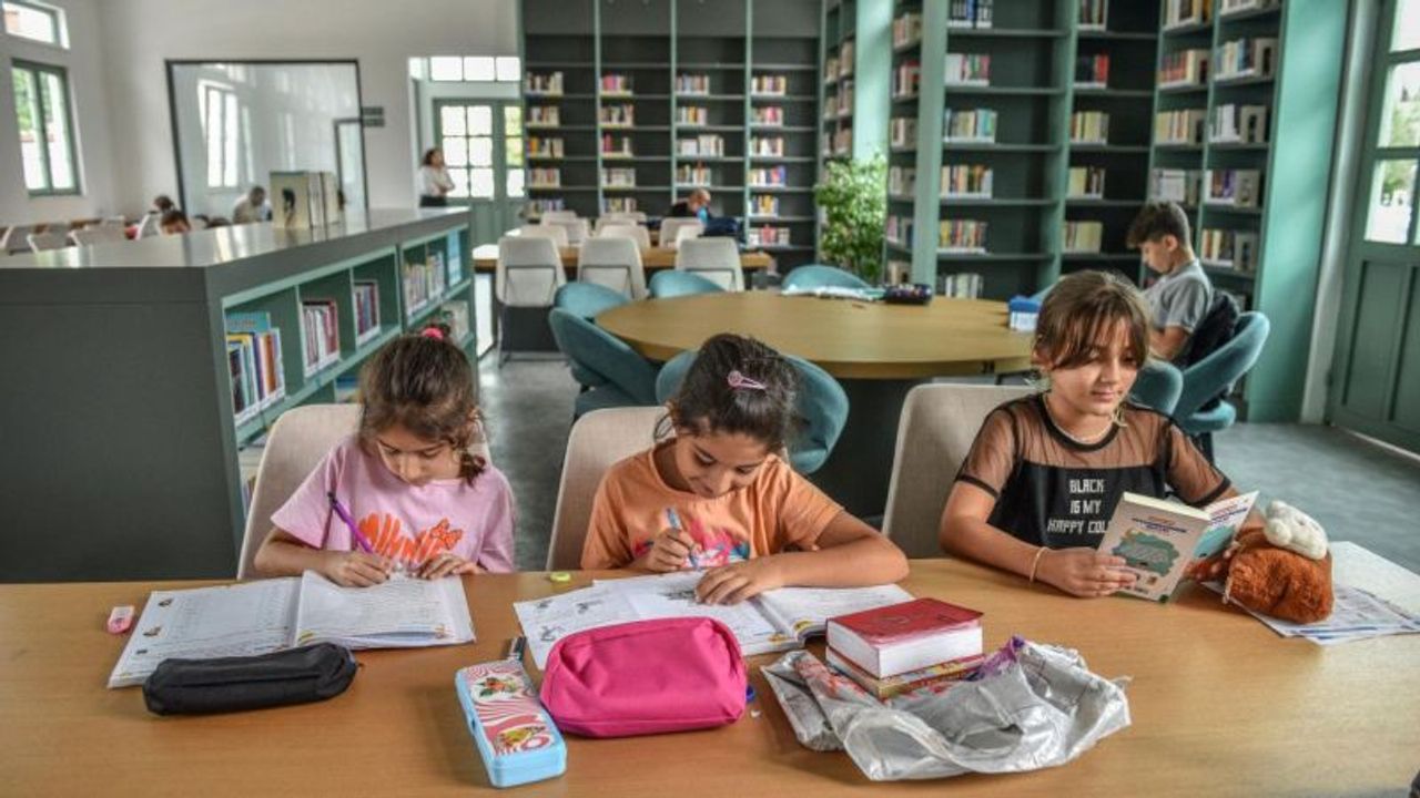 Kepez Belediyesi'nin açtığı kütüphaneleri, öğrenciler çok sevdi