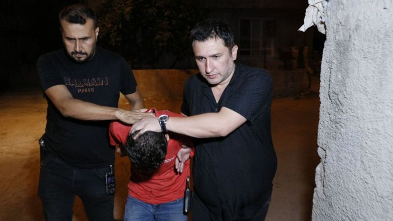 Adana'da çantasında uyuşturucu ile yakalanan şüpheli gözaltına alındı