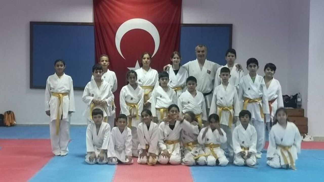  Kemer Belediyesi karate takımı, Antalya Şampiyonası’nda parladı