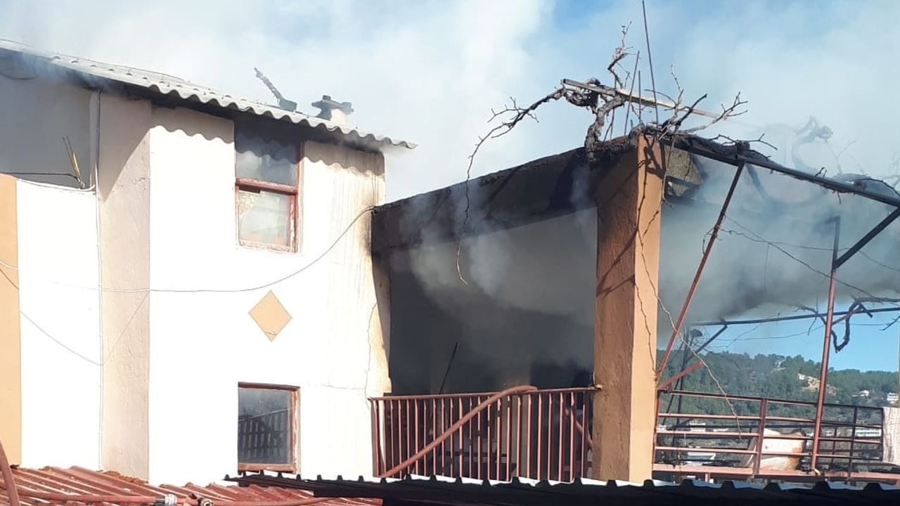 Alanya'da çıkan yangın paniğe neden oldu