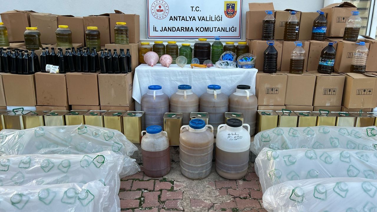 Antalya’da zeytin yağı operasyonu: Endüstriyel boya kullanmışlar