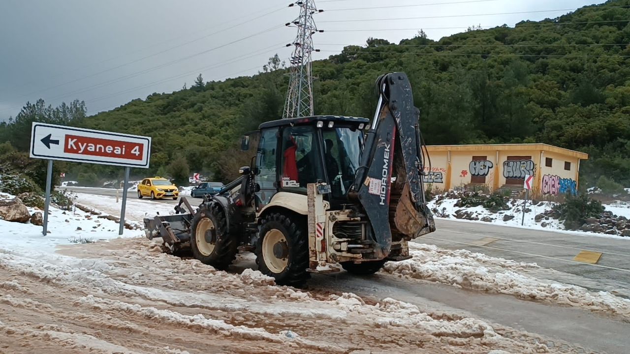 Kaş-Antalya Karayolu trafiğe kapatıldı