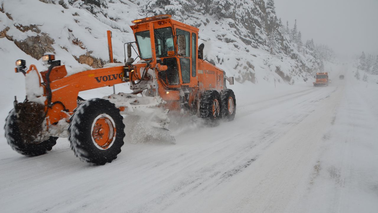 Antalya-Konya kara yolunda kar yağışı sürüyor