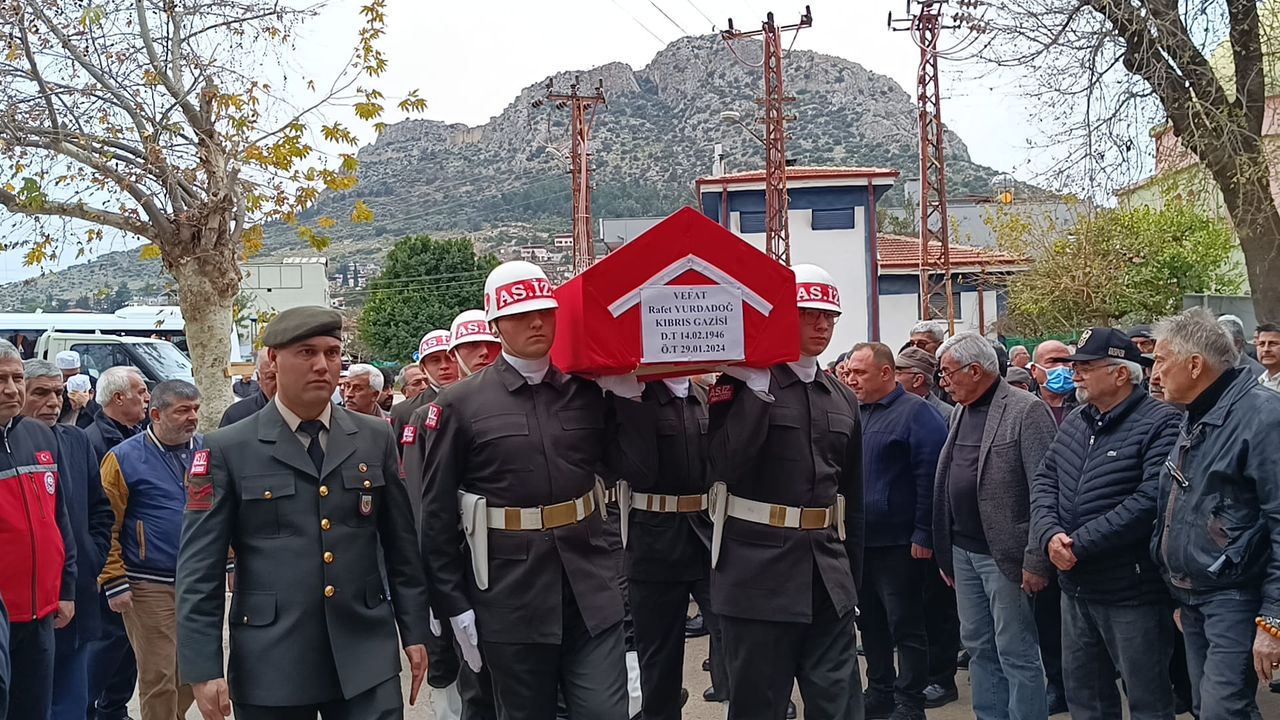 Adana'da, Kıbrıs gazisi toprağa verildi