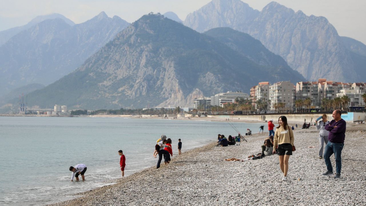 Antalya, Türkiye'nin en sıcak ili oldu