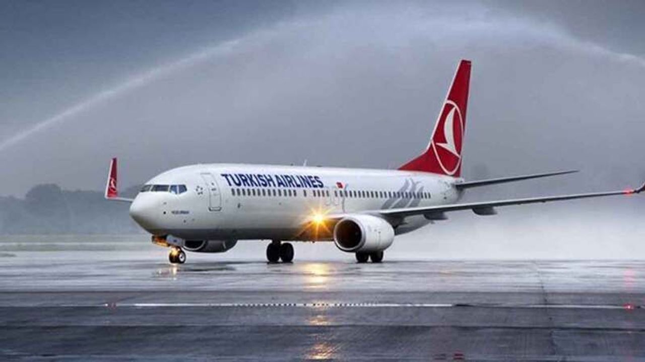 İstanbul-Antalya uçağına yıldırım isabet etti!