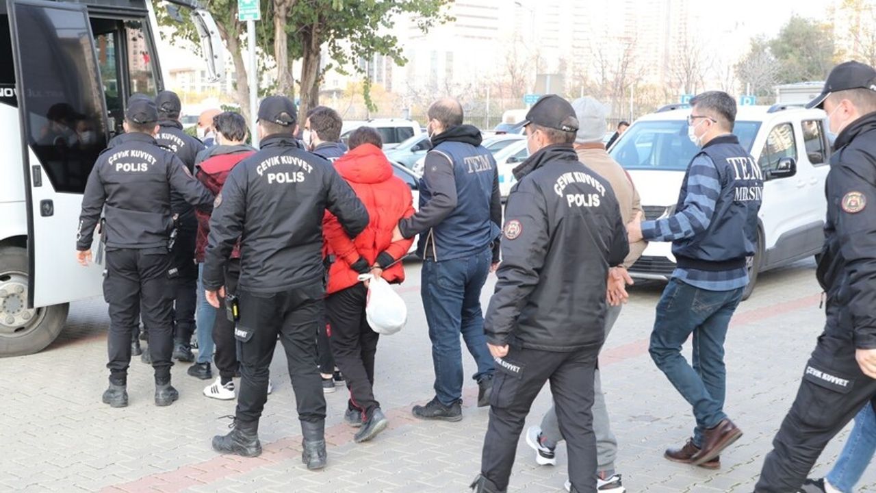 Mersin'de gözaltına alınan DEAŞ militanları adliyeye sevk edildi