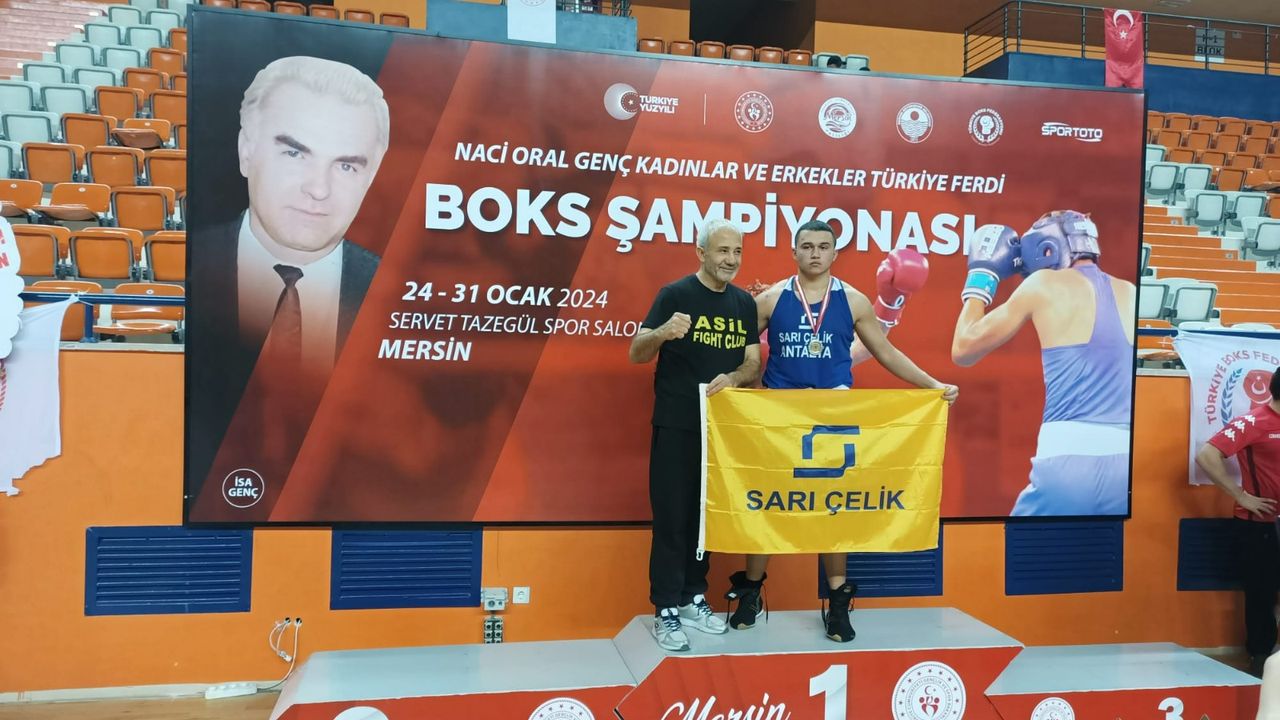 Antalyalı boksör, Mersin’den gümüş madalya ile döndü