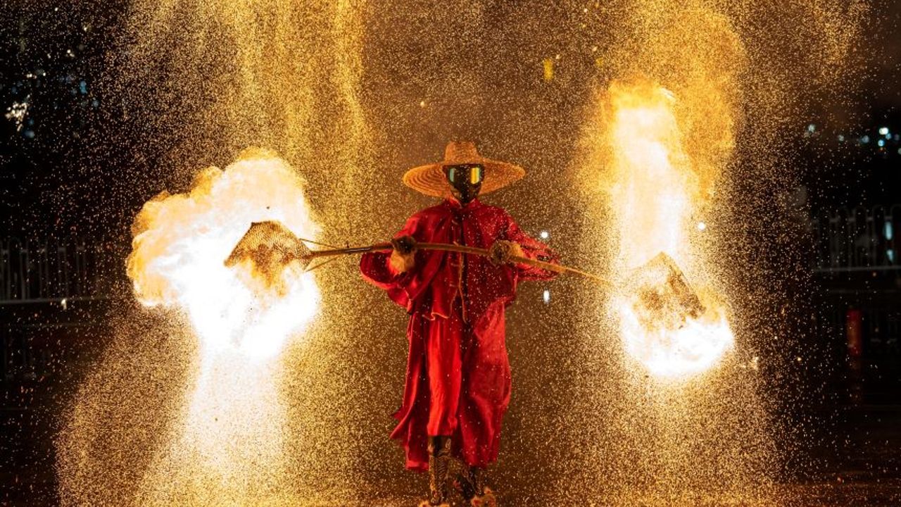 Çin’in geleneksel ateş dansı