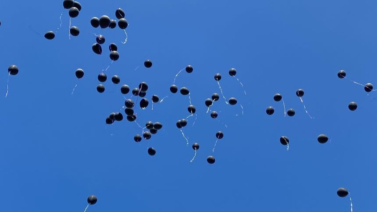 Antalya, aile hekimlerine siyah balon bıraktı