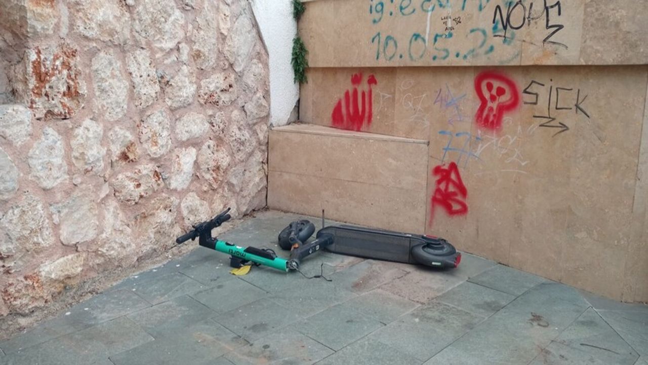 Scooterı ikiye bölüp çipini çıkardılar