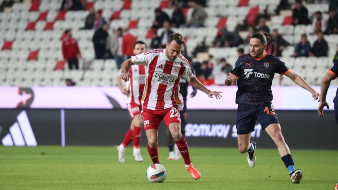 Antalyaspor-Başakşehir maçının ilk 11’leri belli oldu