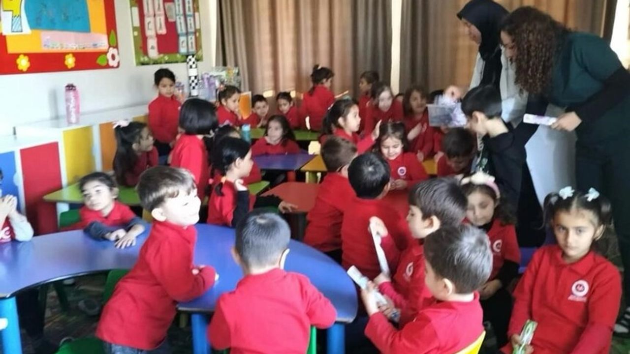 Minikler diş sağlığı eğitimi aldı