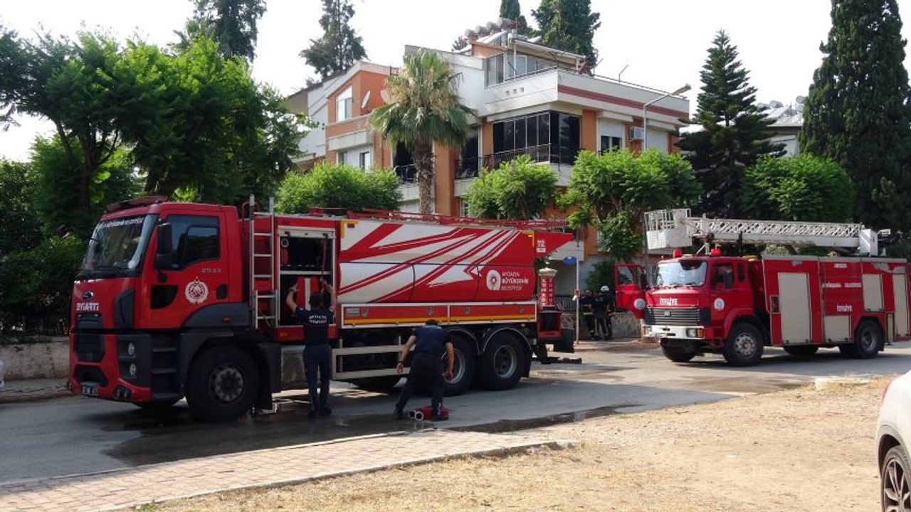 Yurtdışından yazlıklarına gelen aile, 3 saat sonra evlerinin yandığına şahit oldu