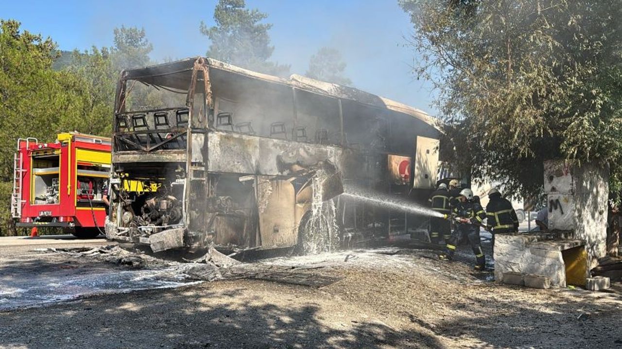 Isparta-Antalya Karayolu'nda yolcu otobüsü yandı: 25 yolcu tahliye edildi