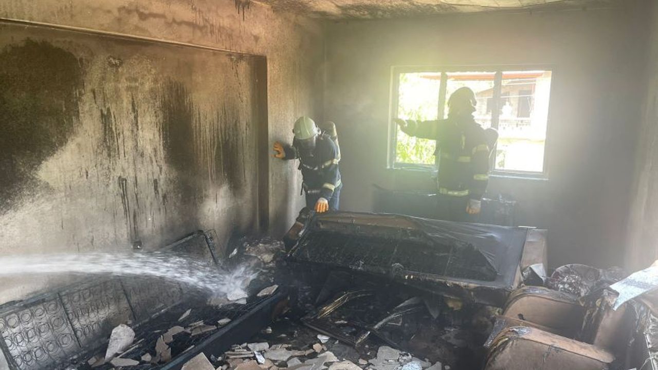 Burdur'da iki katlı evde yangın çıktı