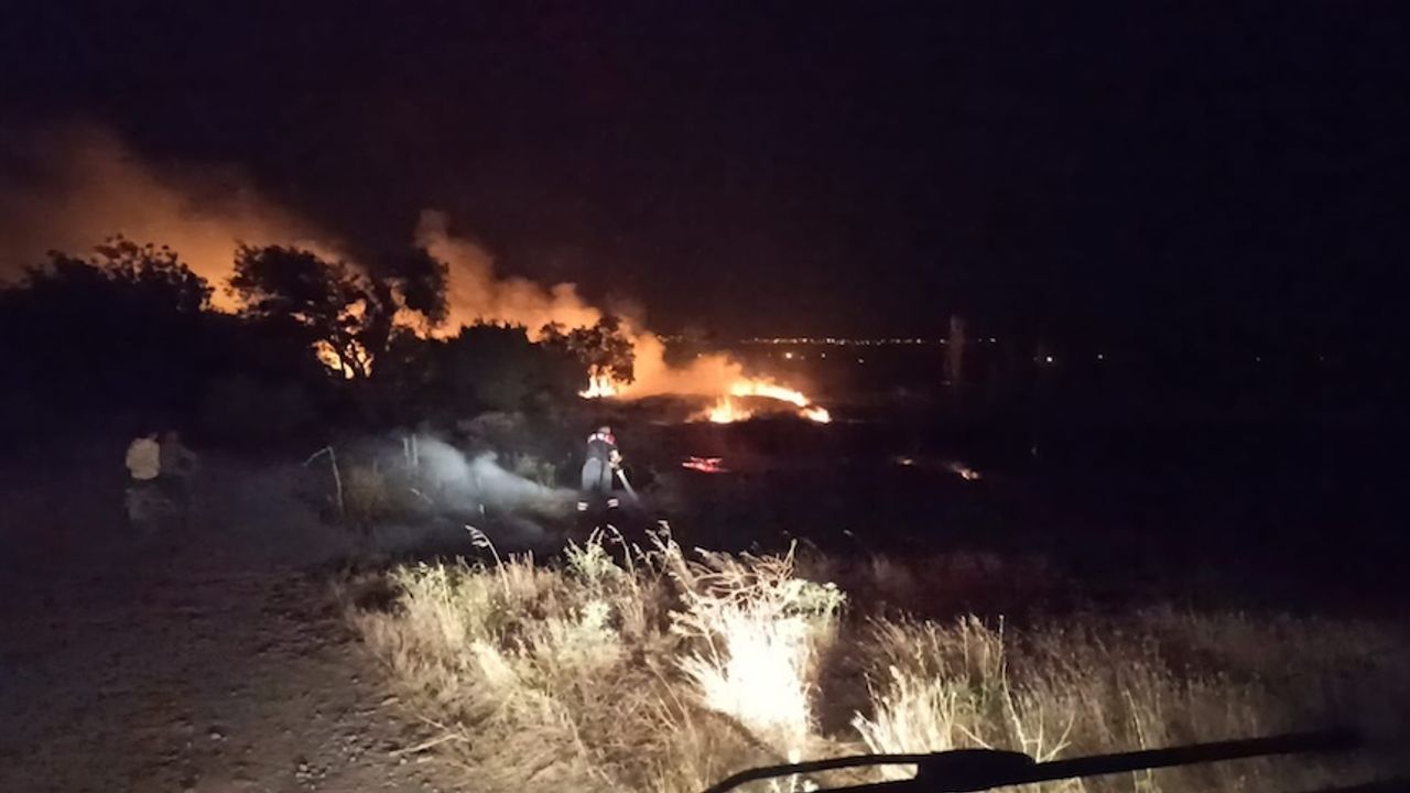 Burdur'da gece yarısı korkutan yangın: 30 dönüm arazi kül oldu!