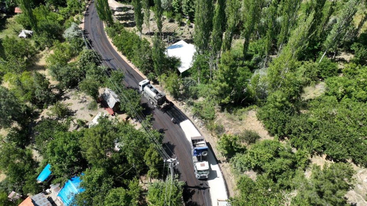 Kaş Beldibi ve Sütleğen yollarında asfalt çalışması