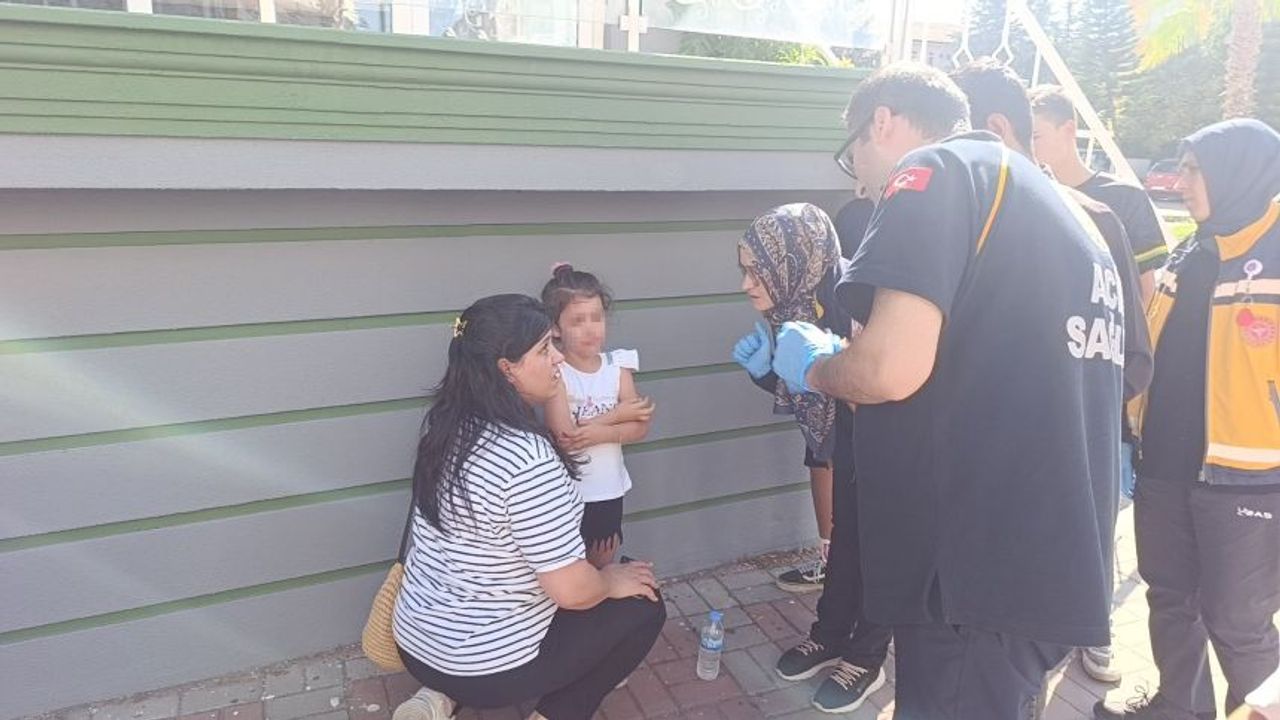 Manavgat'ta annesinin kazasına şahit olan kız çocuğu şok yaşadı
