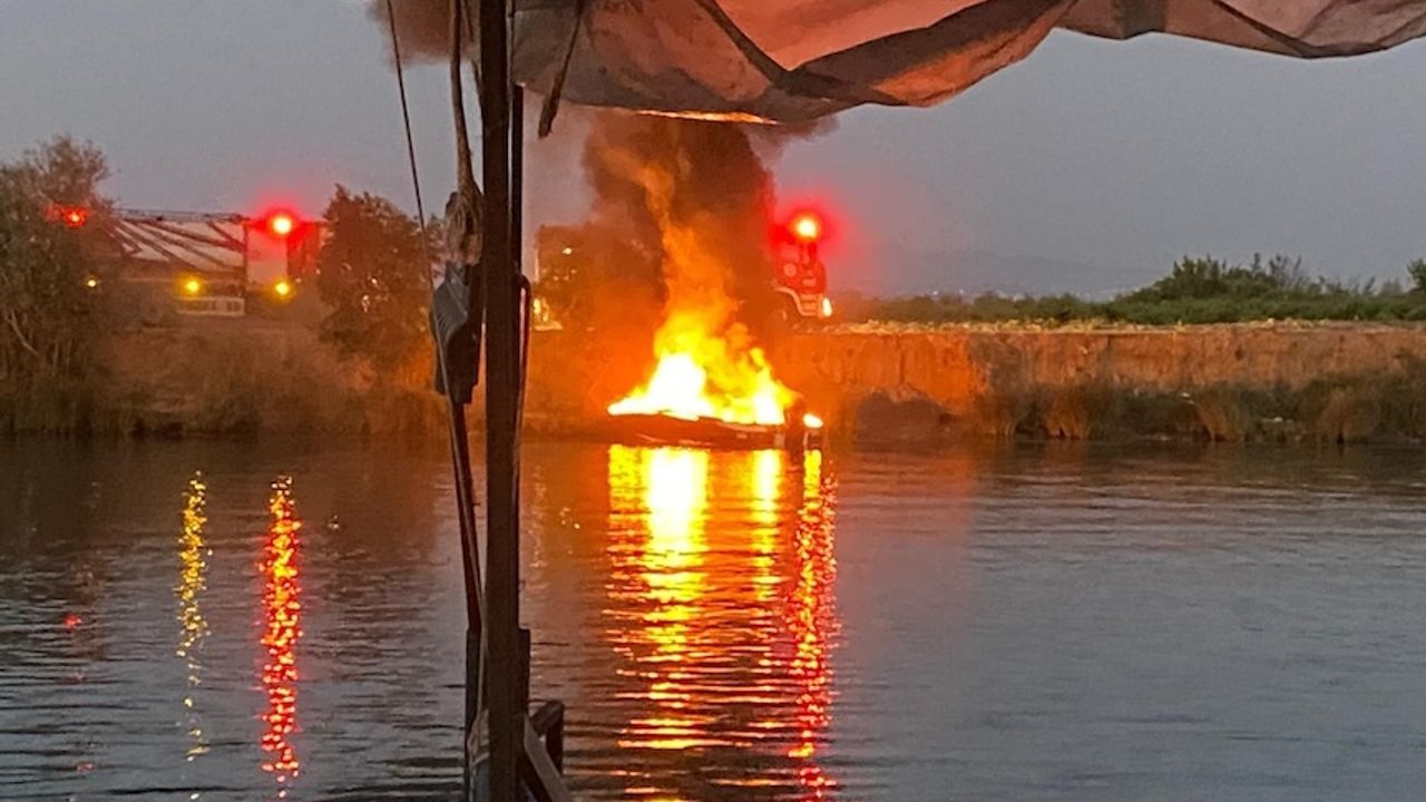 Manavgat Irmağı'nda balıkçı teknesi alev alev yandı!
