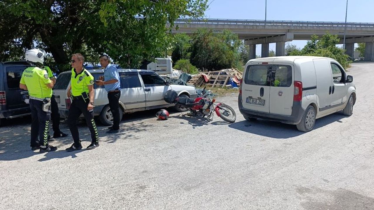 Hafif ticari araçla çarpışan motosiklet sürücüsü yaralandı!
