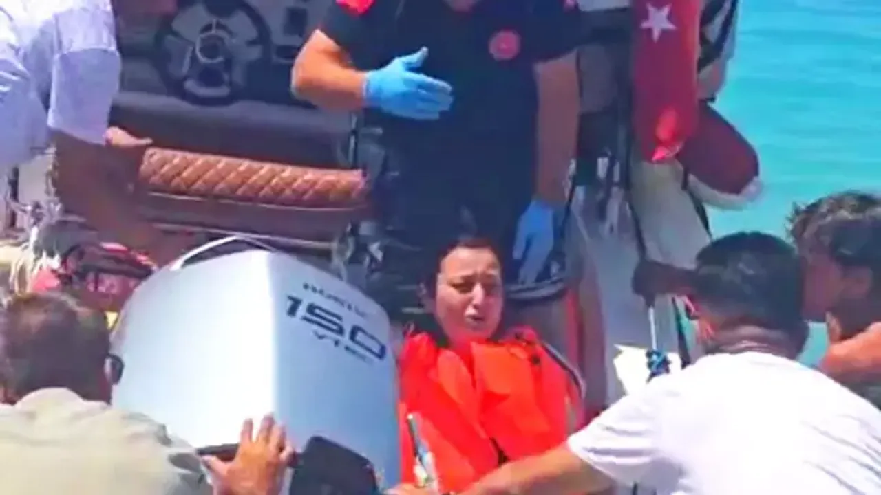 Fethiye'de korkutan kaza: Yamaç paraşütü pilotu denize düştü