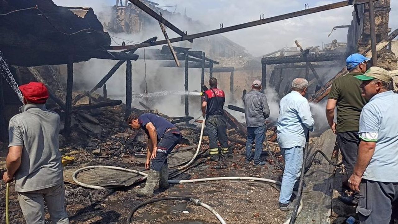 Burdur'da 3 ev kül oldu, daha büyük faciayı 5 yaşındaki Aslı önledi