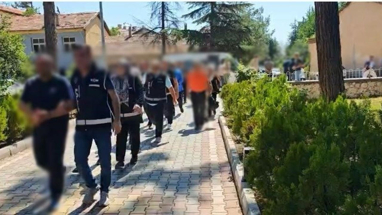 Burdur merkezli uyuşturucu ve fuhuş çetesine operasyon: 6 tutuklama!