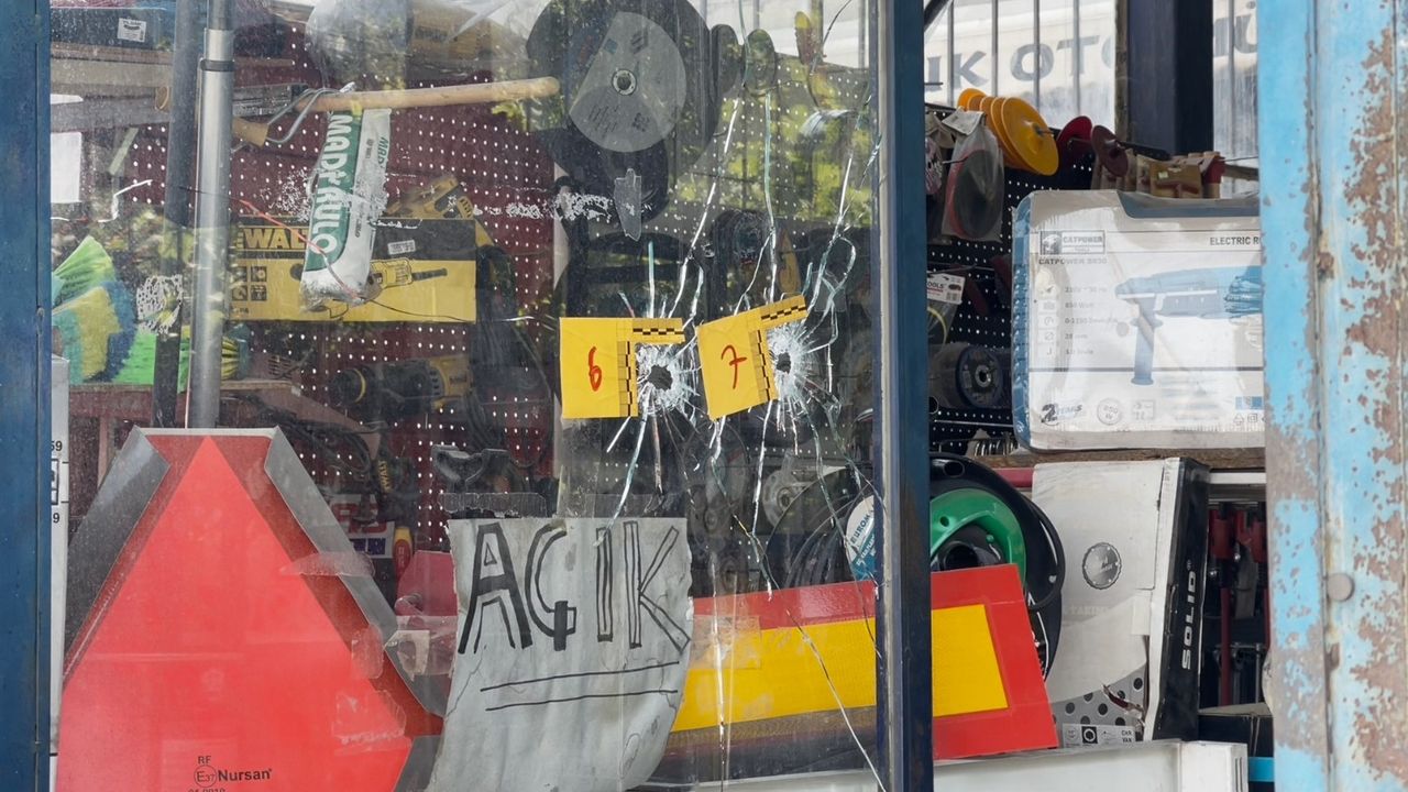 Isparta'da hırdavatçı dükkanı kurşunlandı!